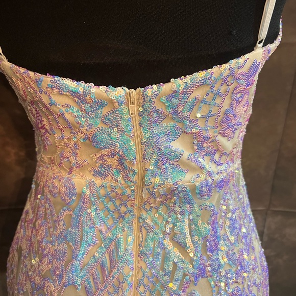 City Triangle NWOT White iridescent sequin
Mini Formal Dresss. Size 0 R - Picture 5 of 8